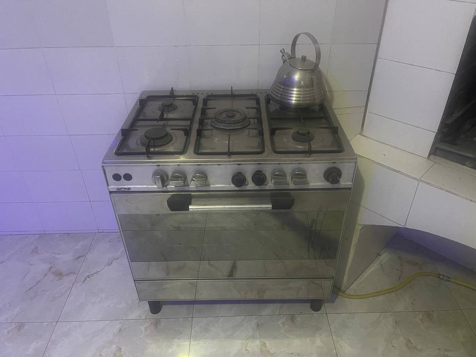 Кухни мебель и газ плита