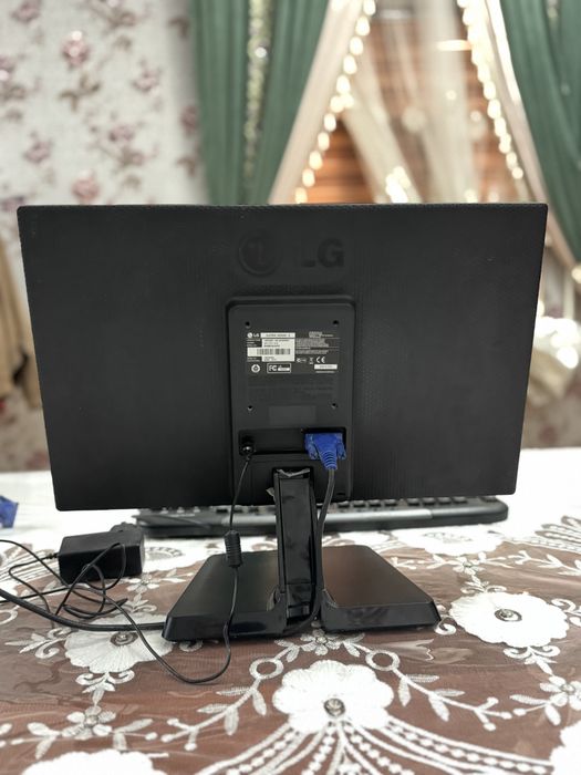LG монитор и клавитура.