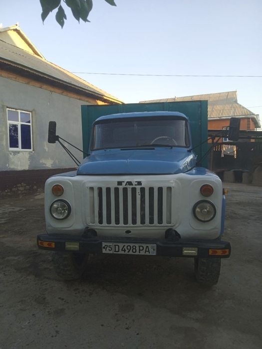 Gaz-53 moshin sotiladi