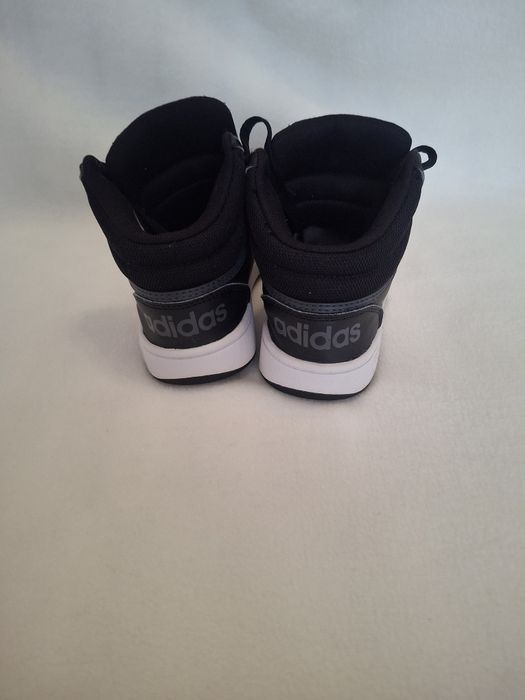 Adidași Adidas negri marimea 32