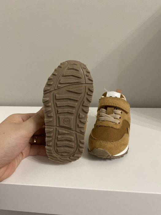 Продам новую детскую обувь