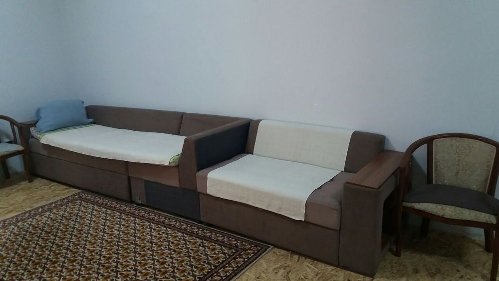 Диван уголок-трансформер, расскладывается в двуспальные место.