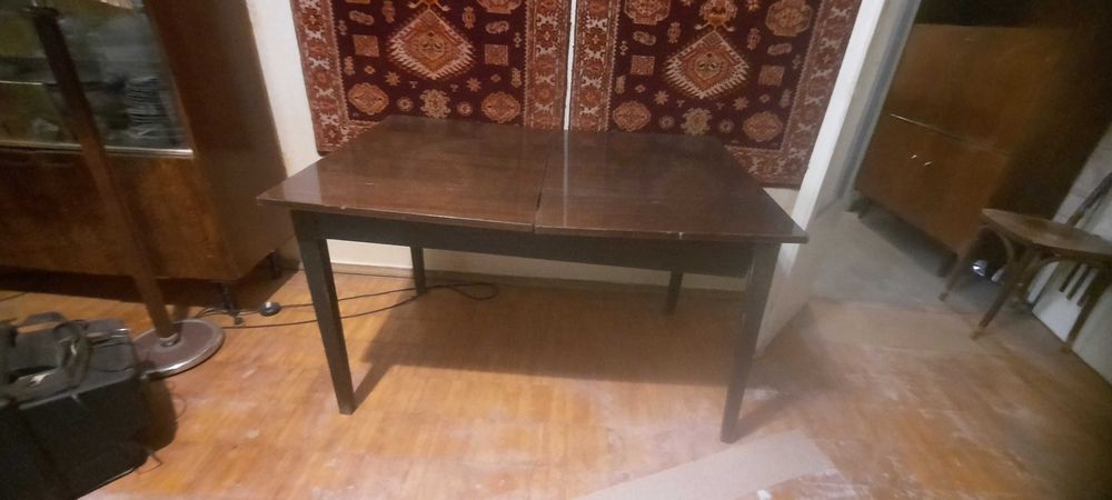 Стол лакированный б/у