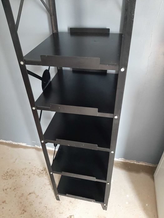 Vând raft metalic culoarea neagra foarte rezistent