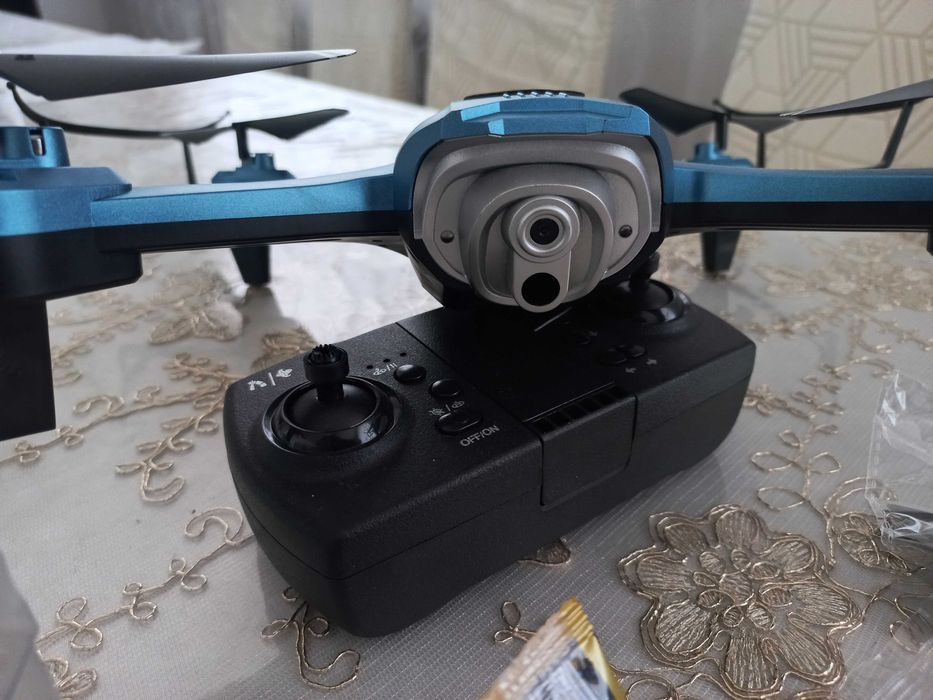 Продам дрон (квадрокоптер)