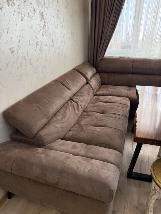 Ъглов диван еастегателен в мнго добро състояние !