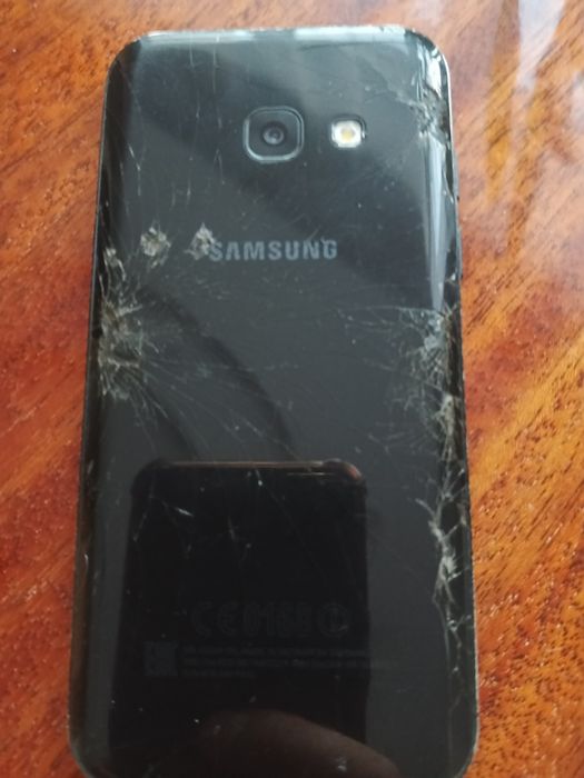 Продам телефон Самсунг А3