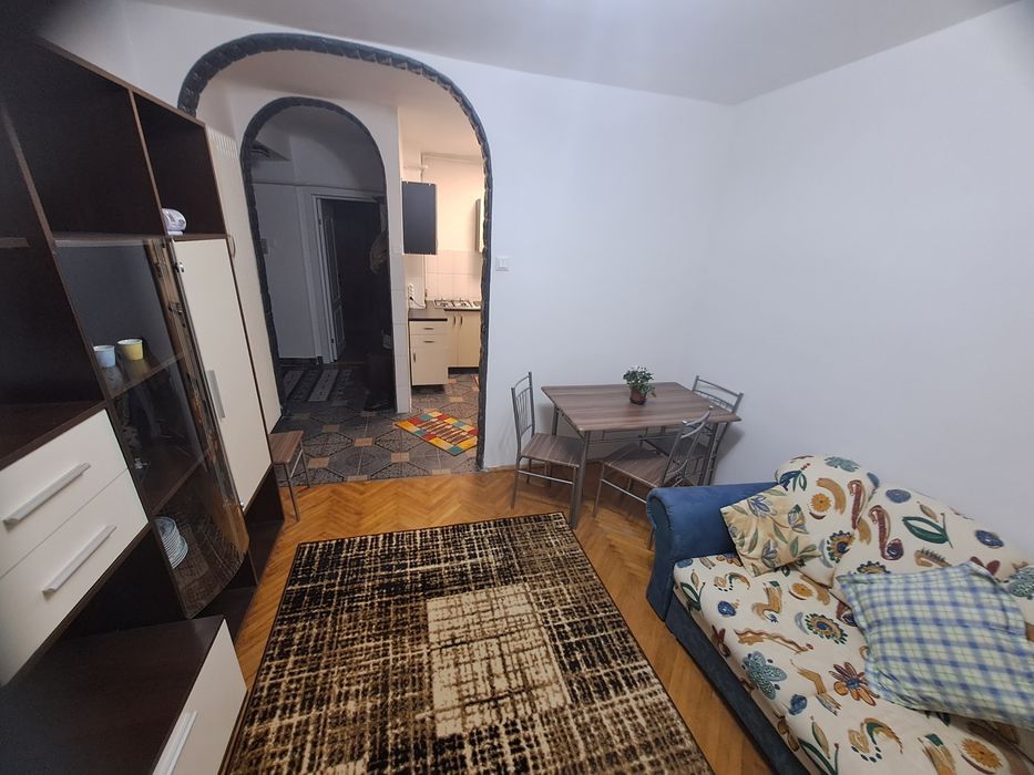 Închiriez apartament 3 camere