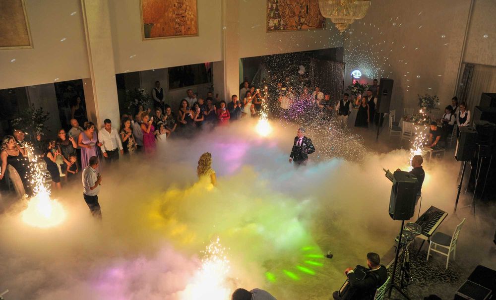 Matteo nunta Medias: lumini,ceata carbonica, baloane cu fum etc.