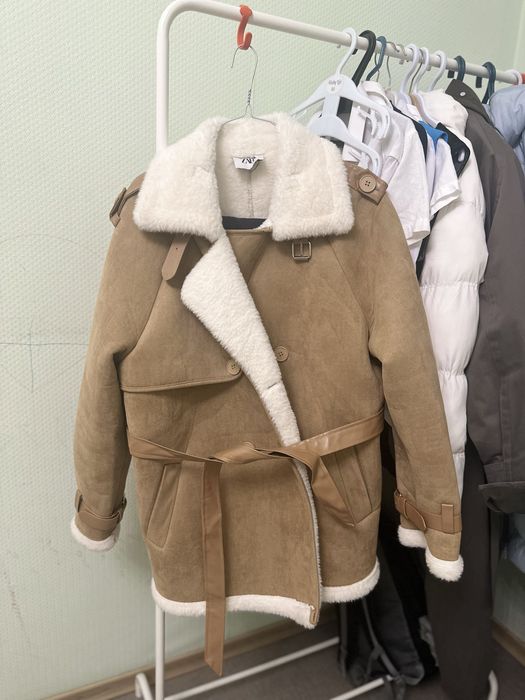 Продам Куртки Блузка размер s.