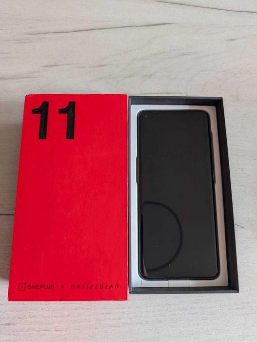 Смартфон OnePlus 11