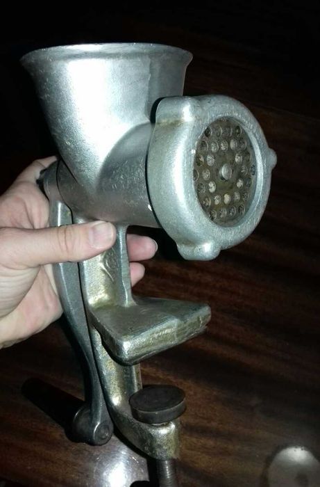 Мясорубка ручная механическая в отличном состоянии недорого!