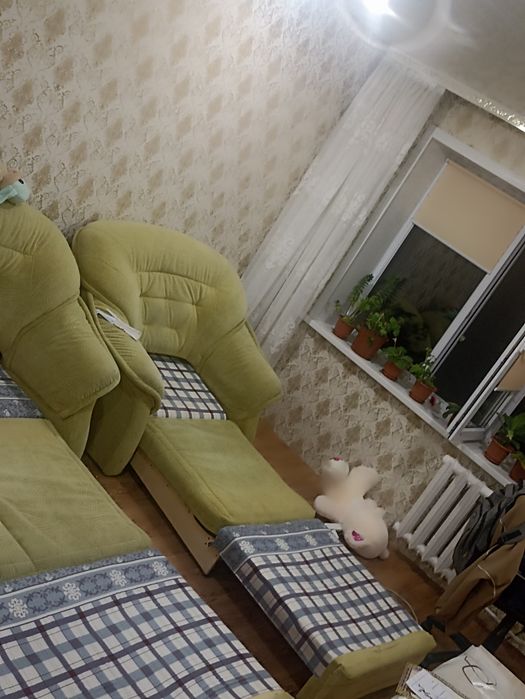 Мягкий уголок: диван, два кресло