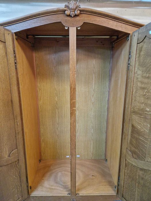 Четирикрилен гардероб от дъбов масив в стил "ЛУИ XV"