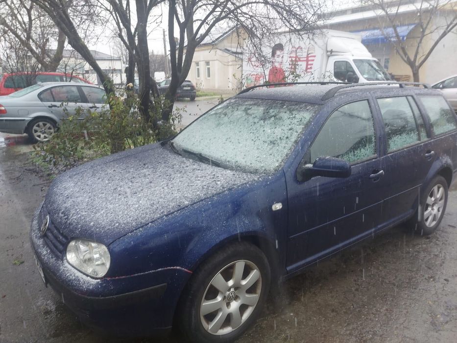 Vând Volkswagen Golf 4