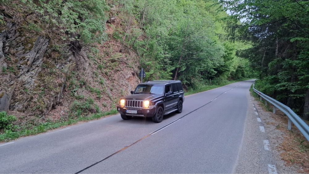 Vând Jeep Commander 3.0 D V6 218 hp