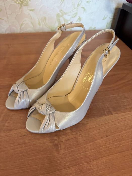 Босоножки женские