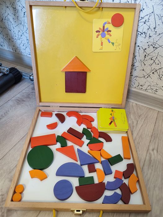 Продам развивающую магнитную игру