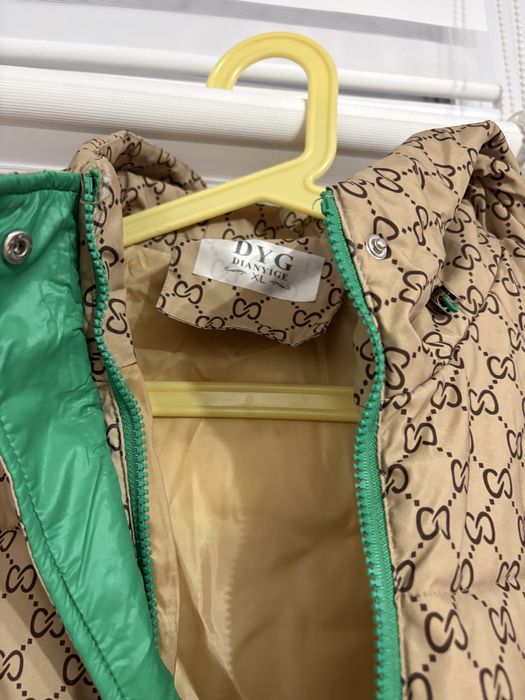 Бежово дебело яке