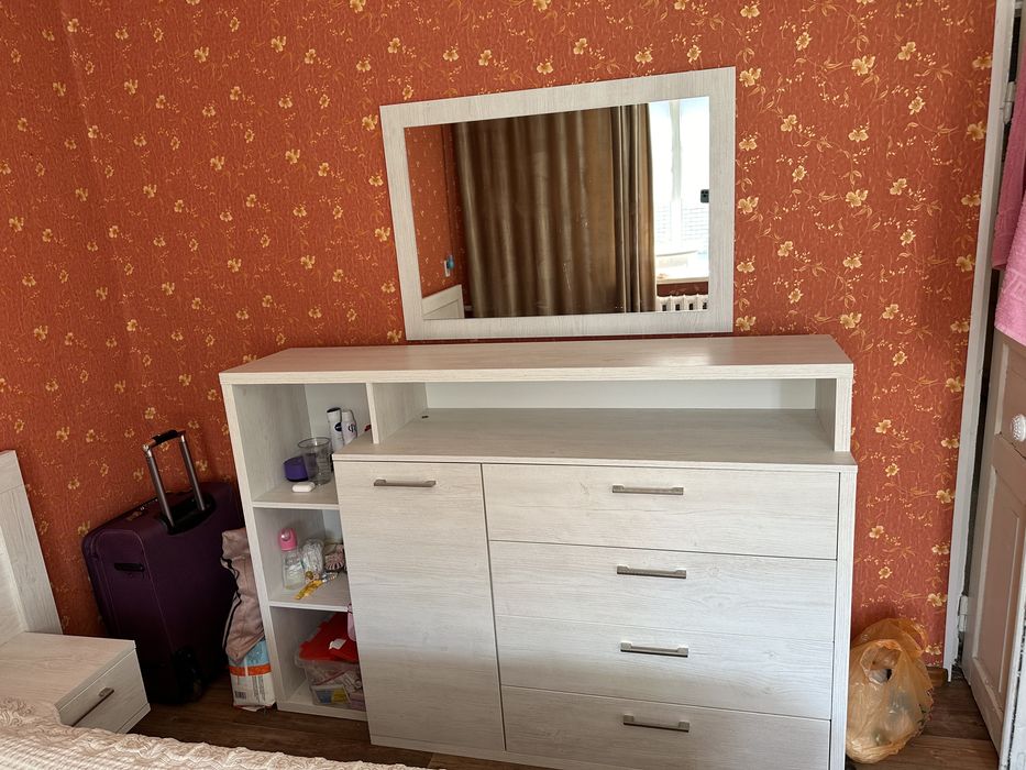 Продам спальный гарнитур