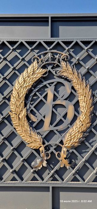 Стильные откатные ворота с калиткой