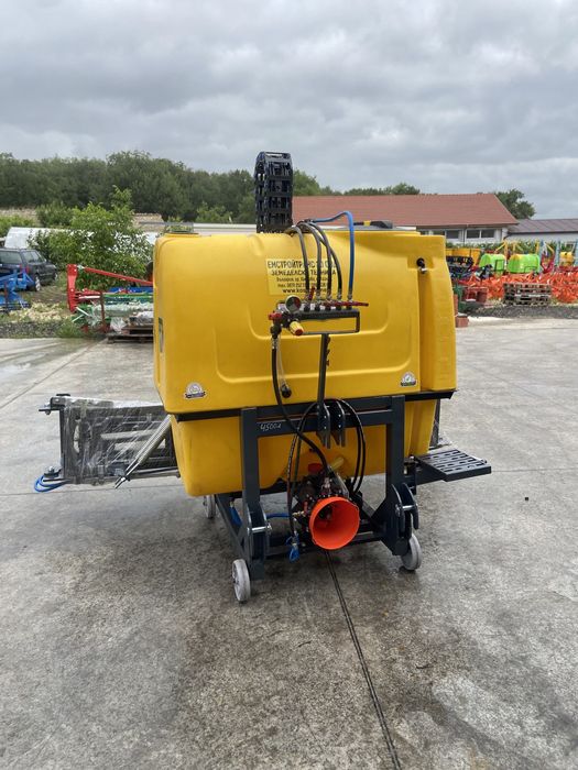 Пръскачка 1000л 16м с лифт от вносител