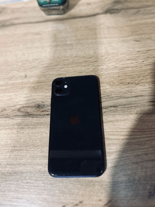 Aйфон 11 продам.