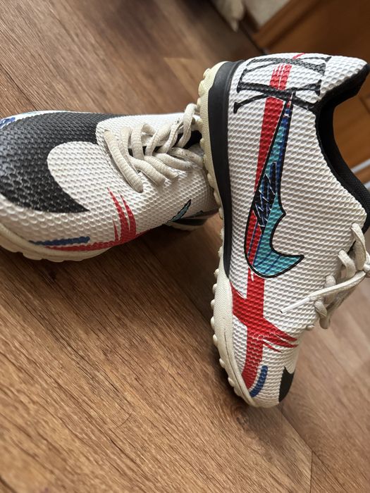 Футбольные кросовки Nike серии CR7