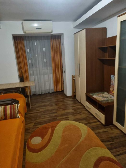 Închiriez apartament 2 camere , zona Sud.