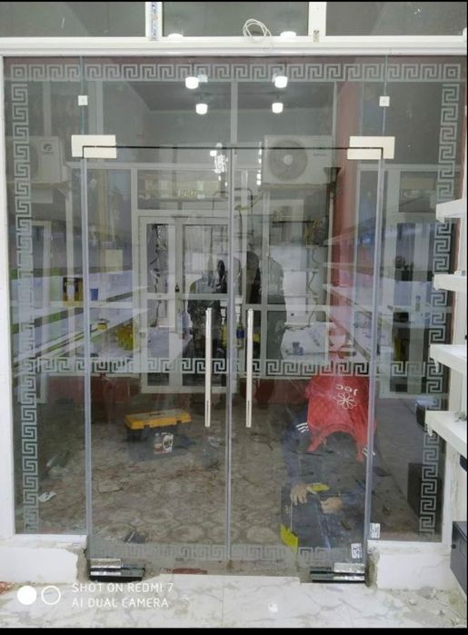 Двери и витражи из закалённого стекло