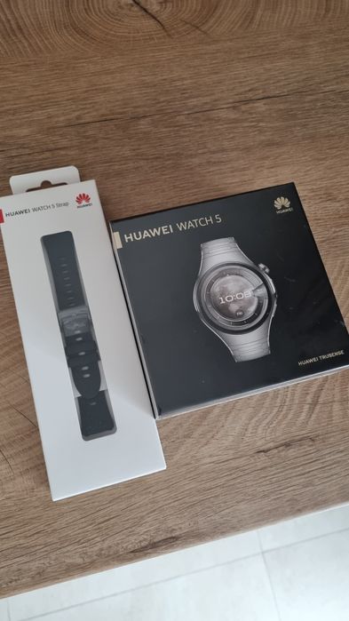 Смарт часовник - Huawei watch 5 с подарък!