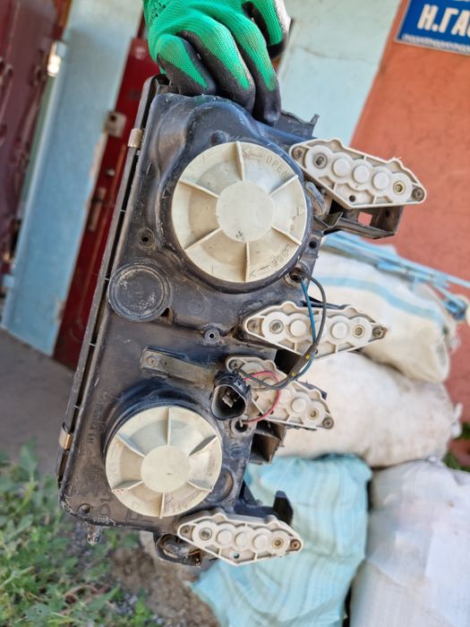 Фара правая на Делику кирпич