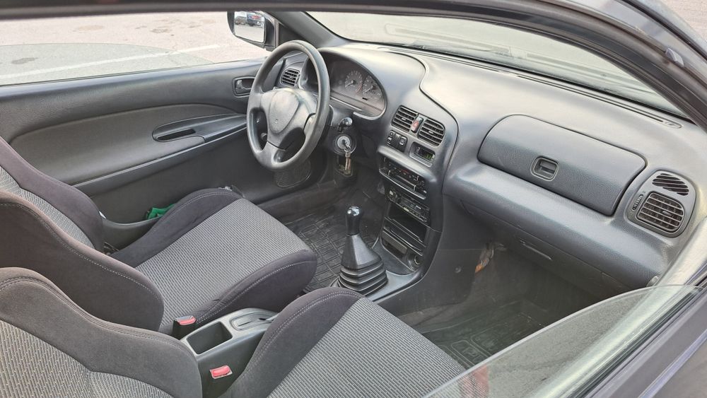 Продам Mazda 323