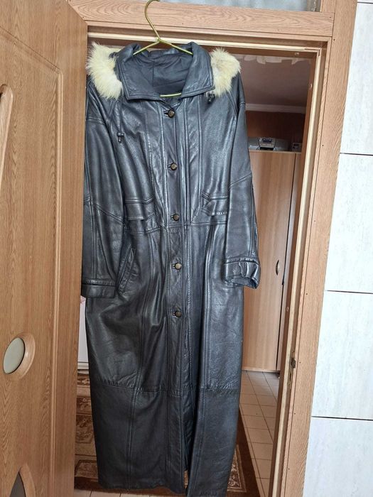 Haina de piele  lunga  ,marimea 54 ,nepurtata  Targu Mures