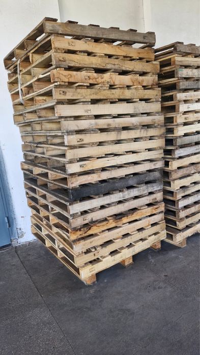 Продам поддоны самовывоз.