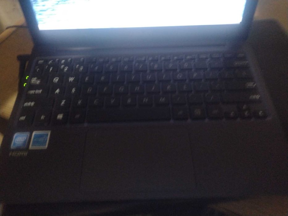 Продавам лаптоп  ASUS VivoBook L203NA