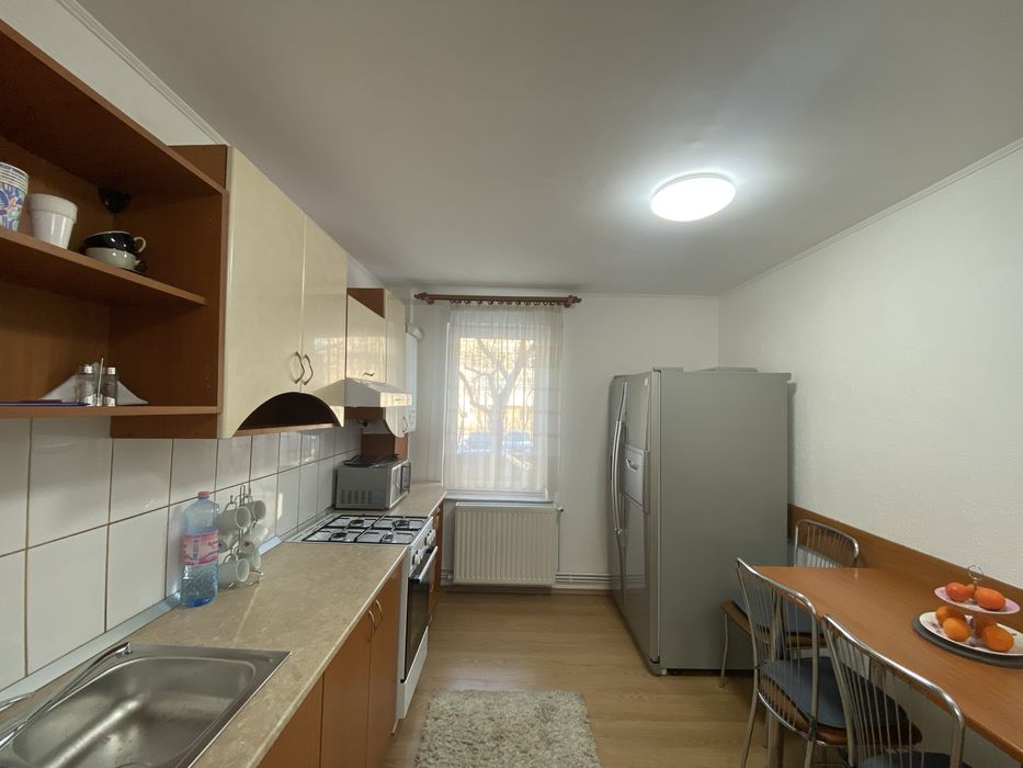 Inchiriez apartament  2,5 camere Tractorul cu 2 locuri de parcare