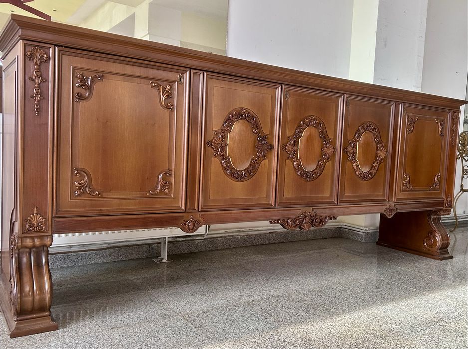 Vitrina  si servanta/ mobilier living