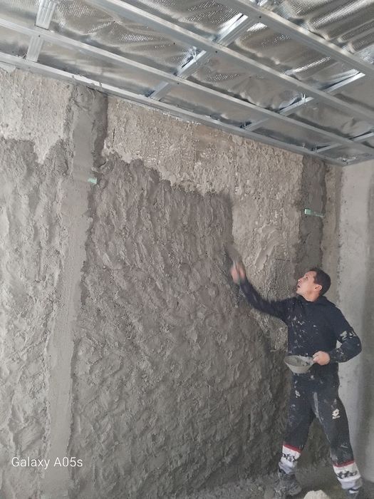 Tencuială manuală clasică/Șapă mecanizată elicopterizată
