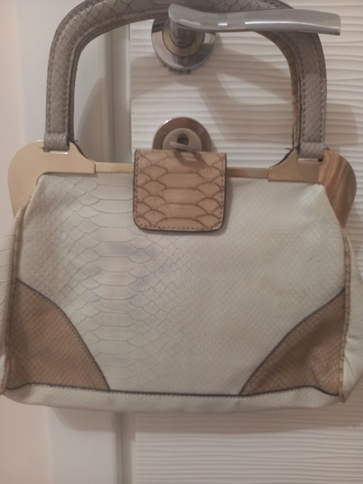 Нова чанта  GUESS