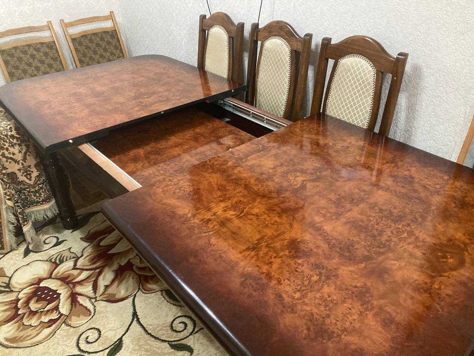 Стол в гостиную и стулья