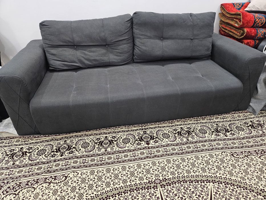 Срочно продаётся диван