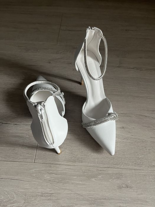 Вечерние туфли на каблуке