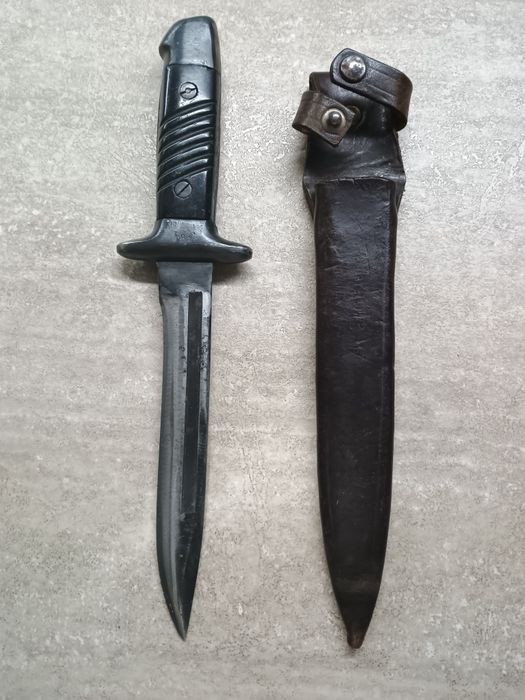 Нож на дневалния