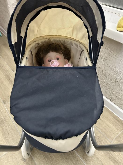 Коляска с куклой