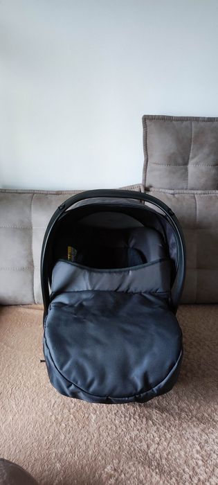 Vând cărucior bebe (3 în 1)