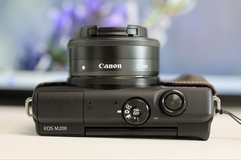 Canon M200 cu ef-m 22mm