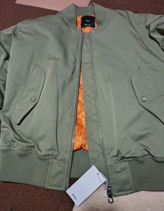 Jachetă bomber nouă Mango