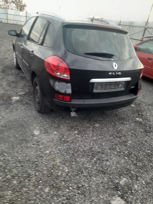 Продавам рено клио на части