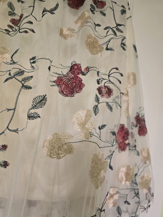 Fusta eleganta cu broderie florala L (40/42)